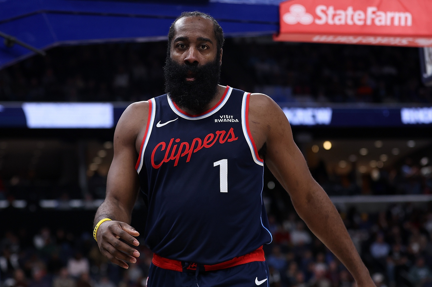 九游娱乐-找回外线手感！哈登连续三分命中 率队扩大优势打停黄蜂