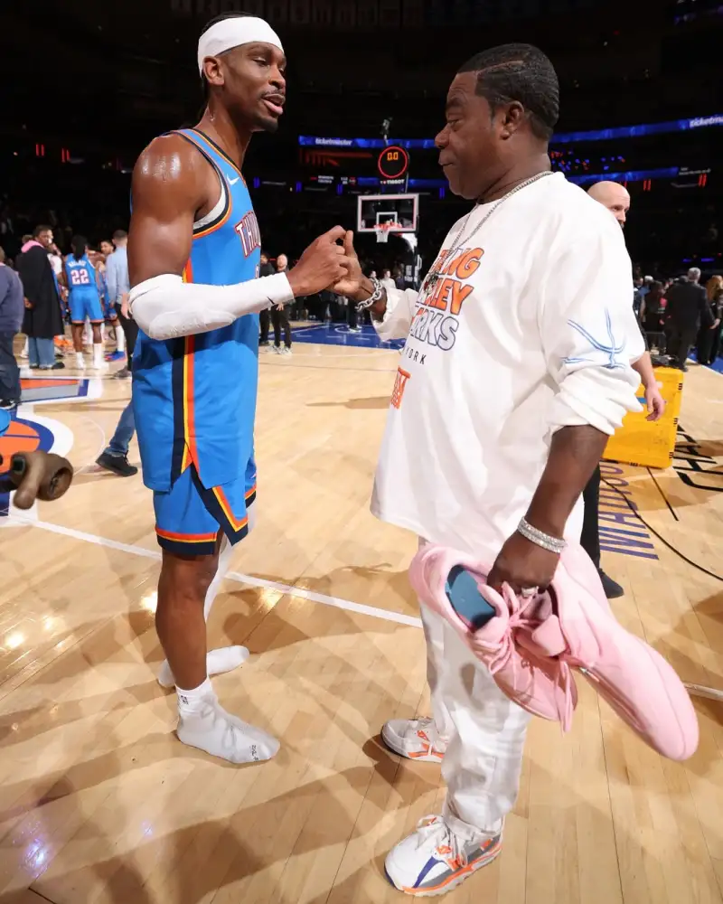 九游娱乐下载-亚历山大今日赛后将亲穿球鞋赠予喜剧演员崔西-摩根