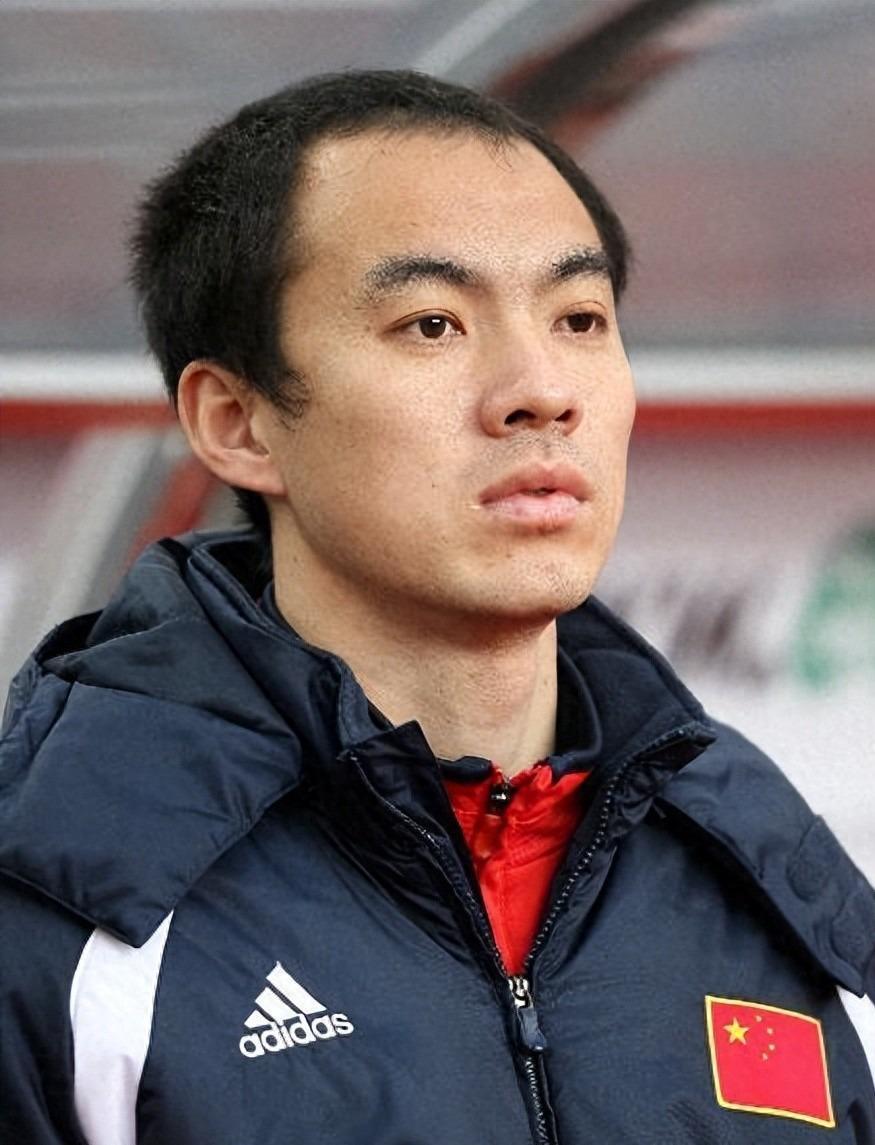 原来他俩是父子，父亲是国安名宿，儿子是U18新秀 已登陆英超球队